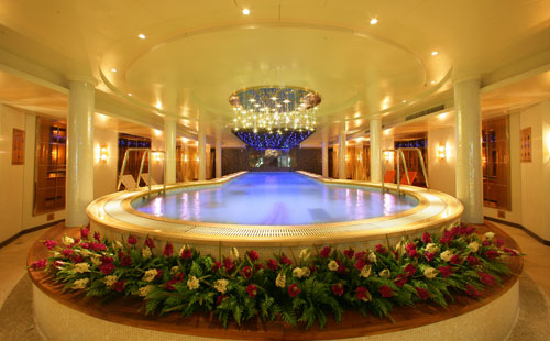 世紀傳奇恒溫游泳池