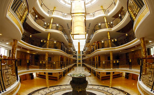 黃金1號游輪大廳